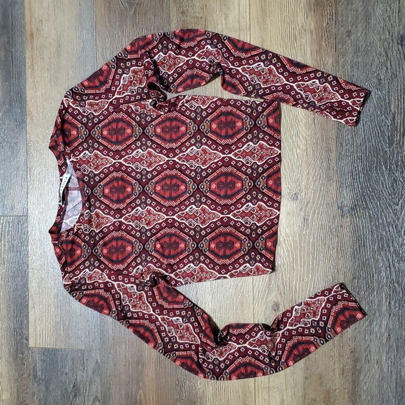 Alice + Olivia Tops - Alice + Olivia long sleeve maroon orange crop long sleeve medallion stretch top